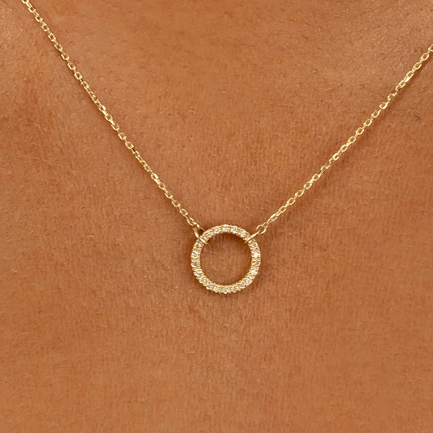 Minimal Round Pendant