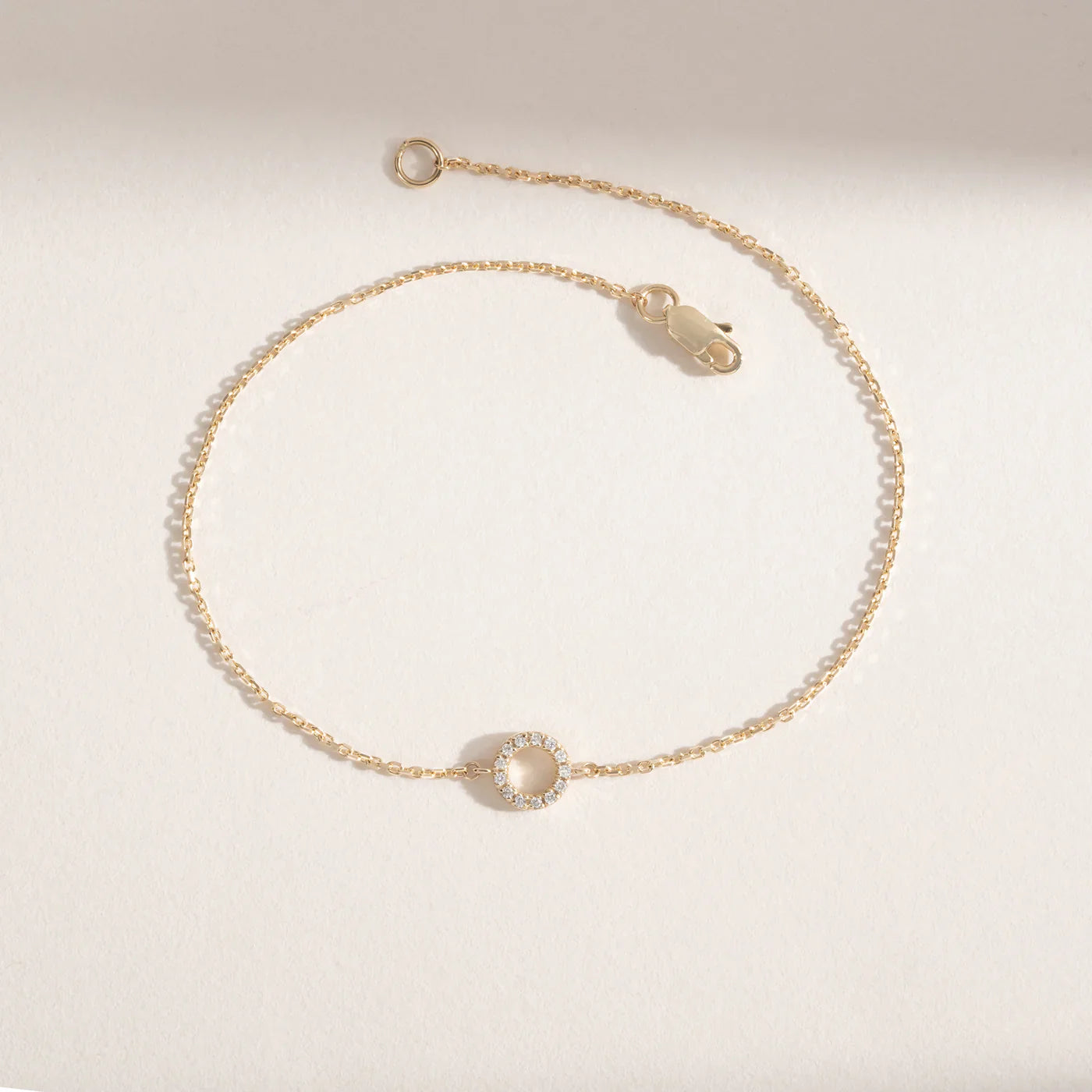 Minimal O Bracelet