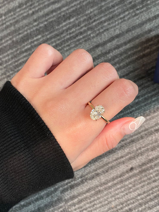 Oval cut Solitaire